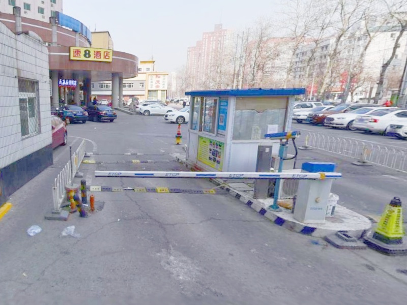 北京貫融藏集團大廈停車場道閘系統(tǒng)及設(shè)備案例